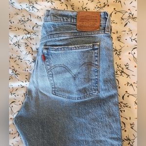 Women's Levi's Wedgie Size 32 Ankle Jeans